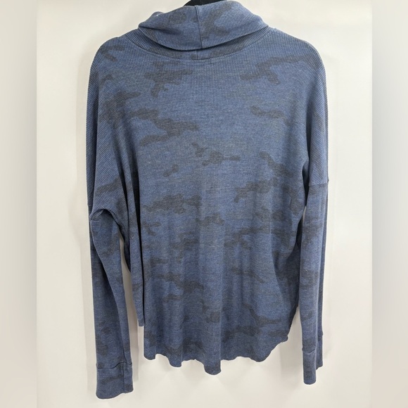 Michael Stars Blue Evereve Marcy Camo Print Thermal Tunic Top Womens Medium - Picture 7 of 12